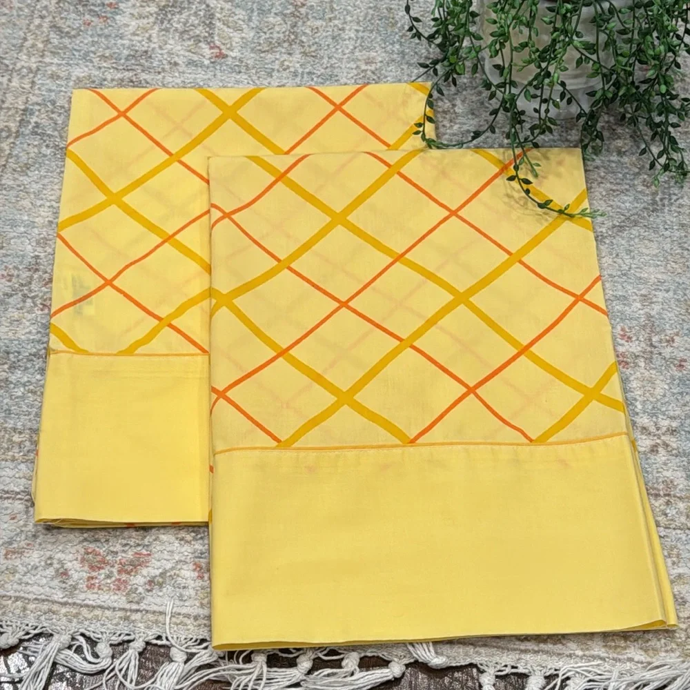 VINTAGE FASHION MANOR PILLOWCASES